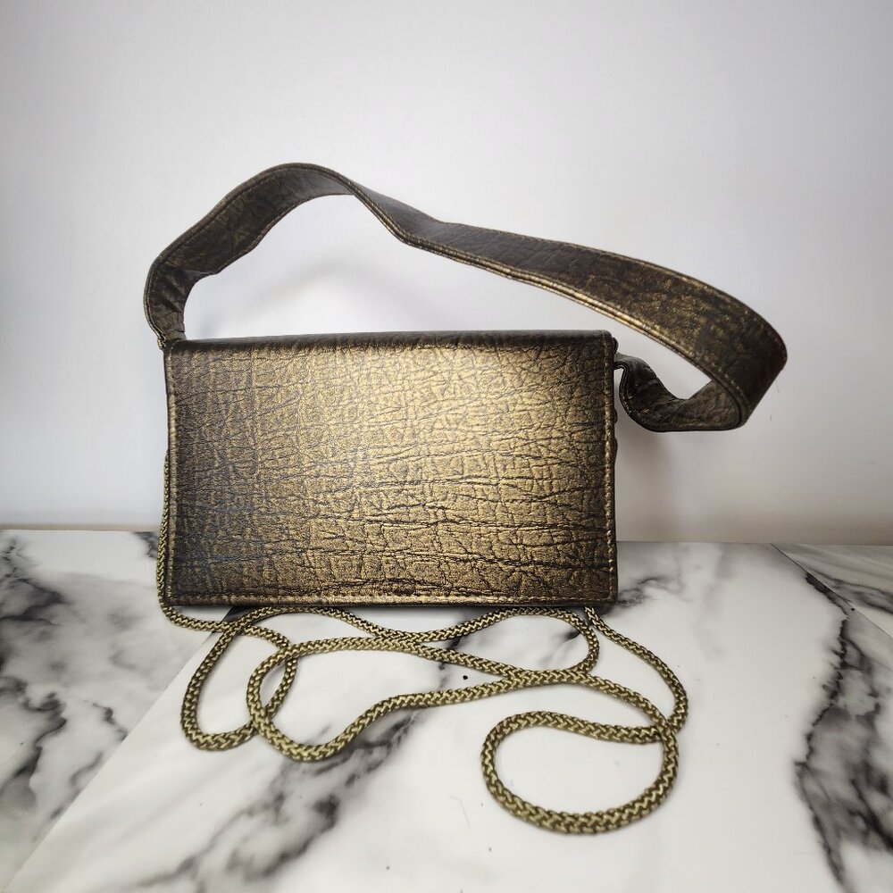 BIJOUX TERNER WOMENS SHINY GOLDEN BROWN CLUTCH BAG